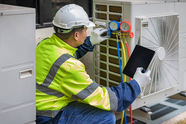 Professional Hvac technician working in Lamar, TX